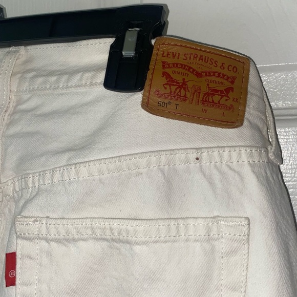 Levi Strauss White Ripped Jeans - Picture 3 of 5